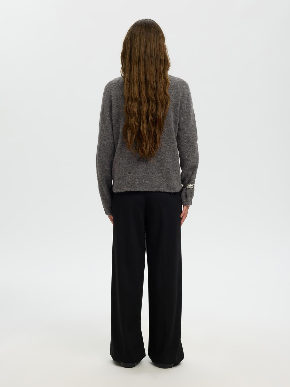 model_shot-back